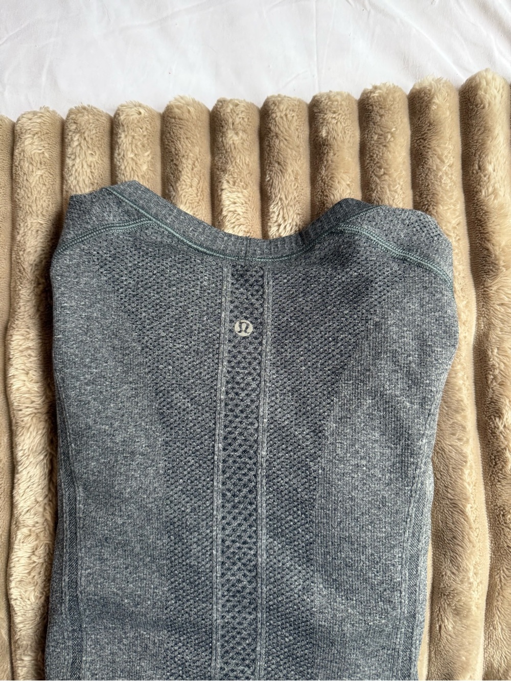 Lululemon Swiftly Tech Long-Sleeve Shirt
2.0 *Hip Length